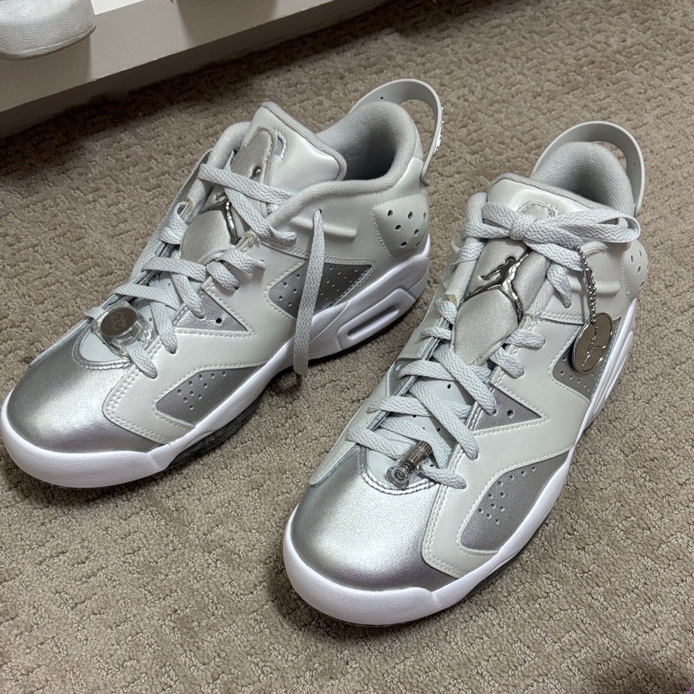 Jordan Golf Shoes in Silver and White (pristine)